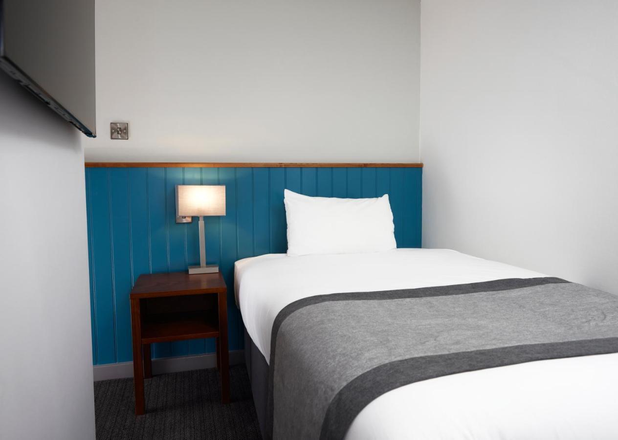 Highwayman Hotel Dunstable Bagian luar foto