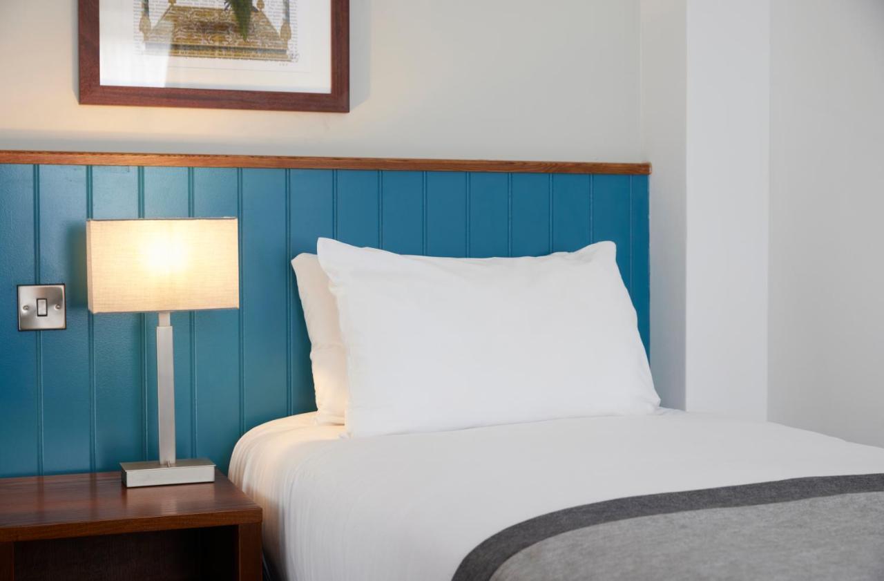Highwayman Hotel Dunstable Bagian luar foto