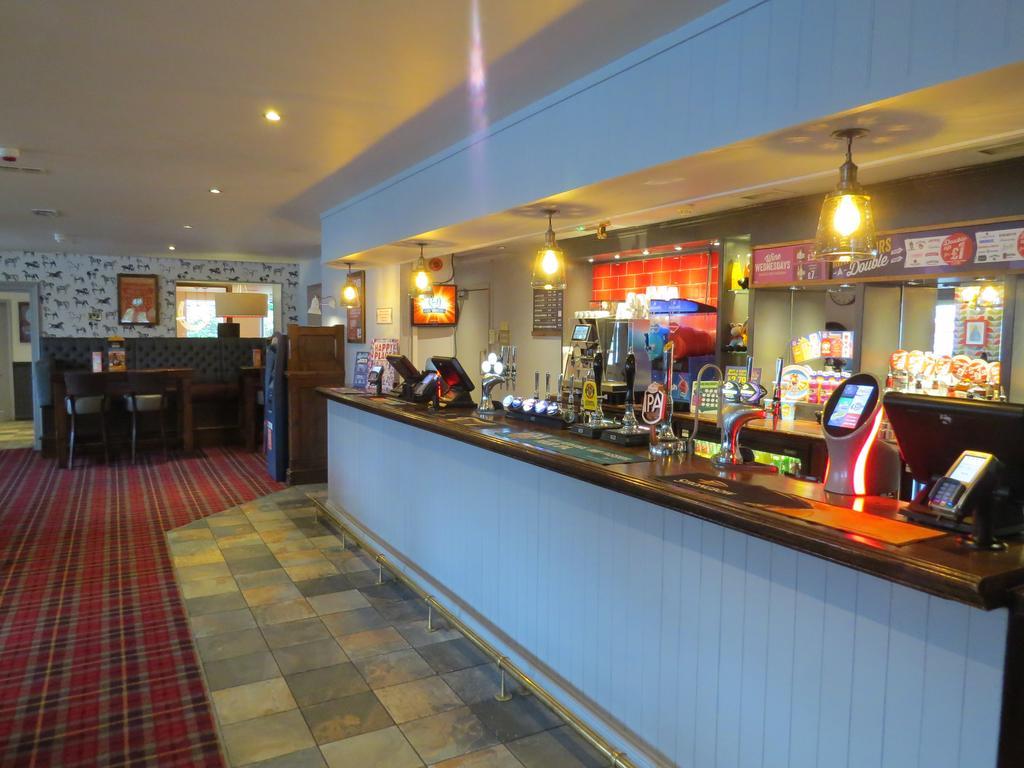 Highwayman Hotel Dunstable Bagian luar foto
