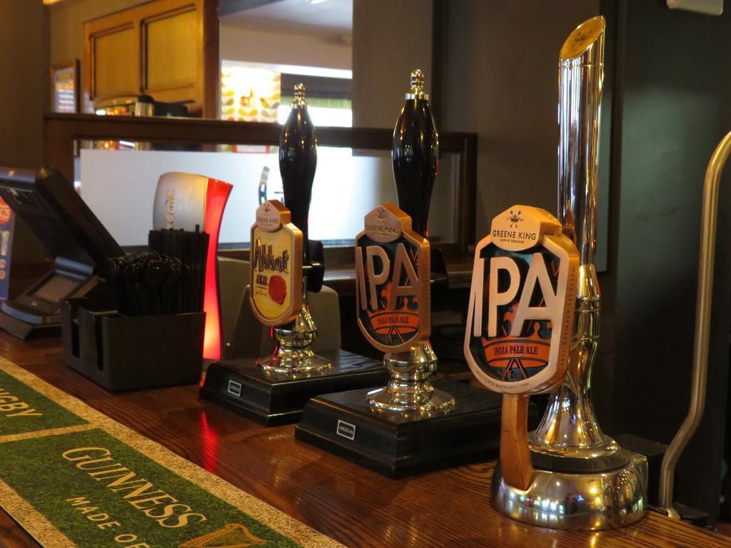 Highwayman Hotel Dunstable Bagian luar foto